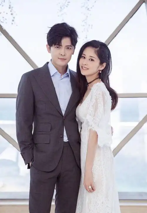 颖儿付辛博蜜月照高调秀恩爱撒狗粮好养眼的一对