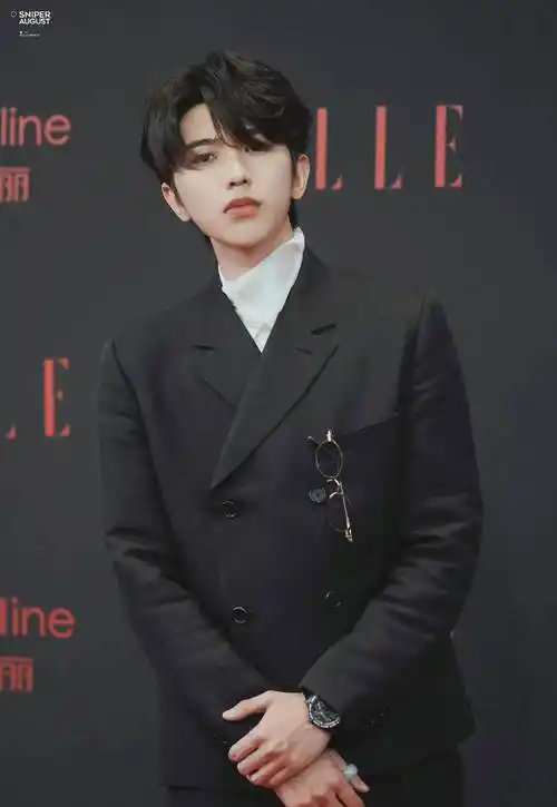 这几位告诉你什么是视觉盛宴_王俊凯_西装_肖战