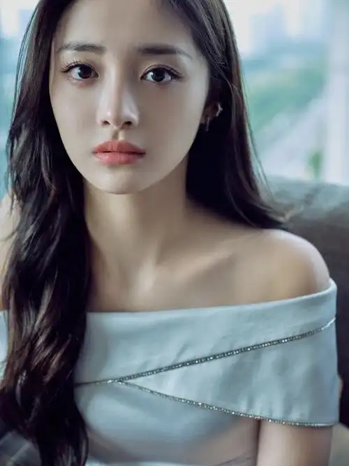 周洁琼优雅白裙秋日午后写真图片88