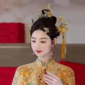 婚礼秀禾服中式古风结婚浅色减龄发饰品新娘头饰古典蝴蝶唯美古装