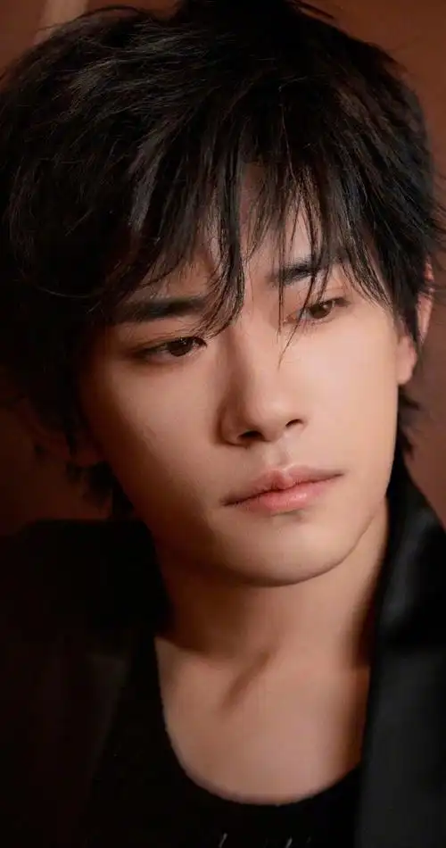 9015易烊千玺· elle 三月开季刊花絮大片|壁纸7793易烊千玺