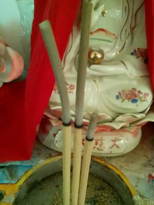 烧香怎样看香头:上香后烧到何时看香头较准 一般是烧过1/3就可以看了