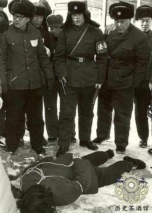 直击80年代最大贪污犯王守信枪决现场一个县级公司经理贪了53万