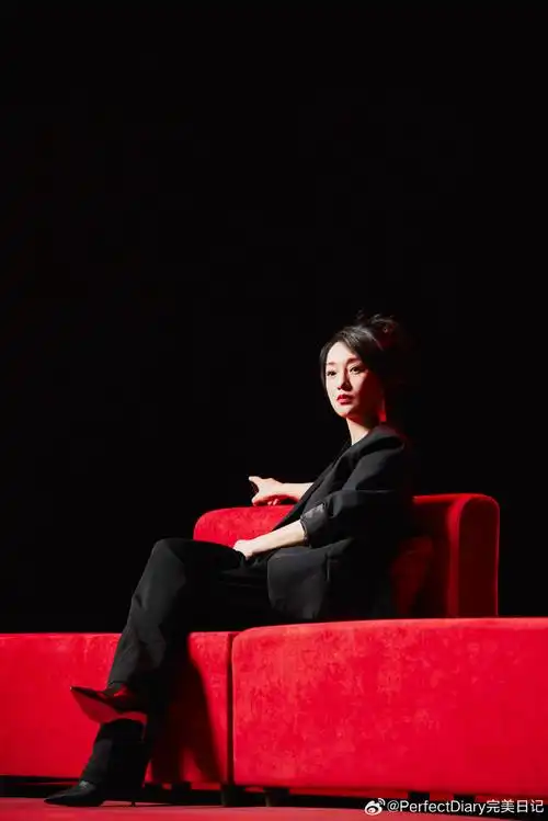 完美日记品牌全球代言人周迅上唇演绎  热销no.