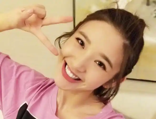 杨颖甜美笑仅第二,第一被称"微笑女神"|杨颖|笑容|女明星_新浪新闻
