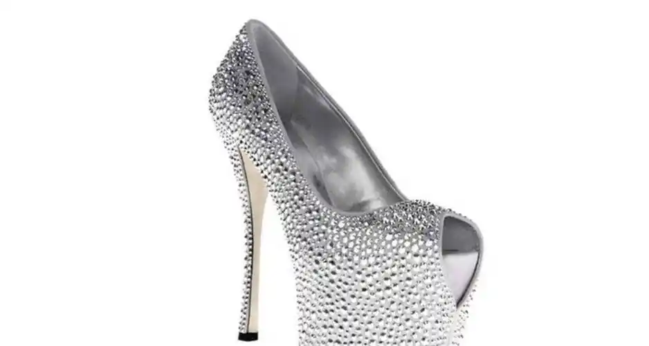 女星婚礼的水晶婚鞋,angelababy的华丽最贵,颖儿的浪漫甜美_施华洛世