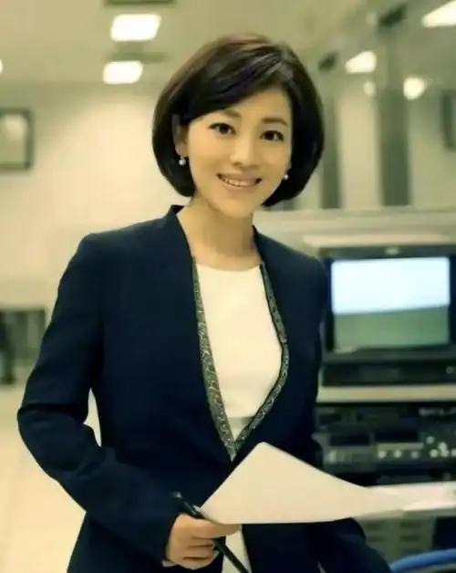 回顾主持人劳春燕与丈夫分居15年孕期坚持主持她过得幸福吗