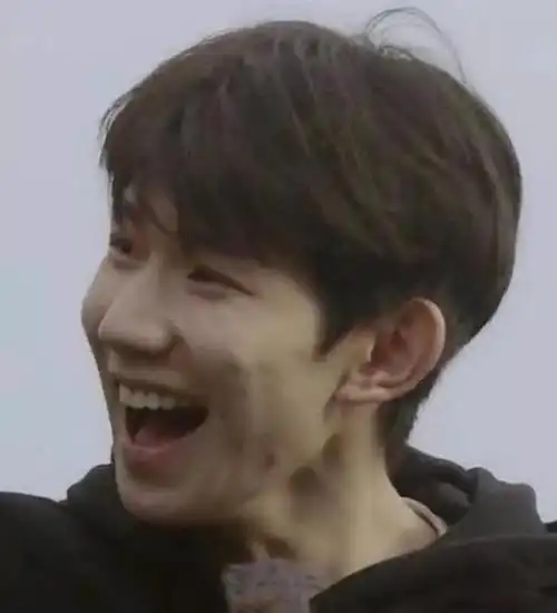 原创王源抽烟可不仅仅是抽烟的事