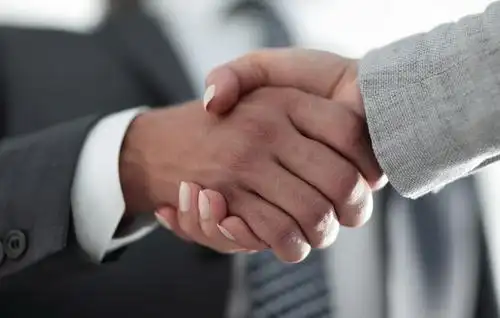 握在一起的两只手摄影图片