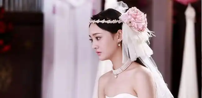 郑爽唯美婚纱照 动人惹人怜