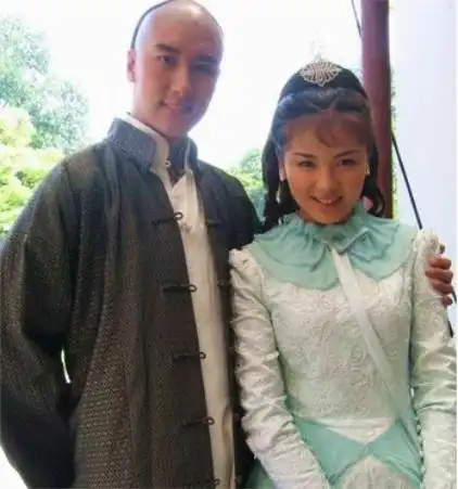 【图】陈司翰刘涛 戏里戏外左右逢源