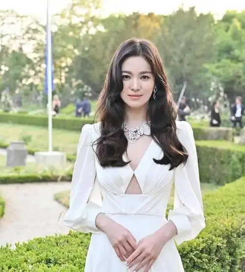 宋慧乔,要不还是换回八字刘海吧!