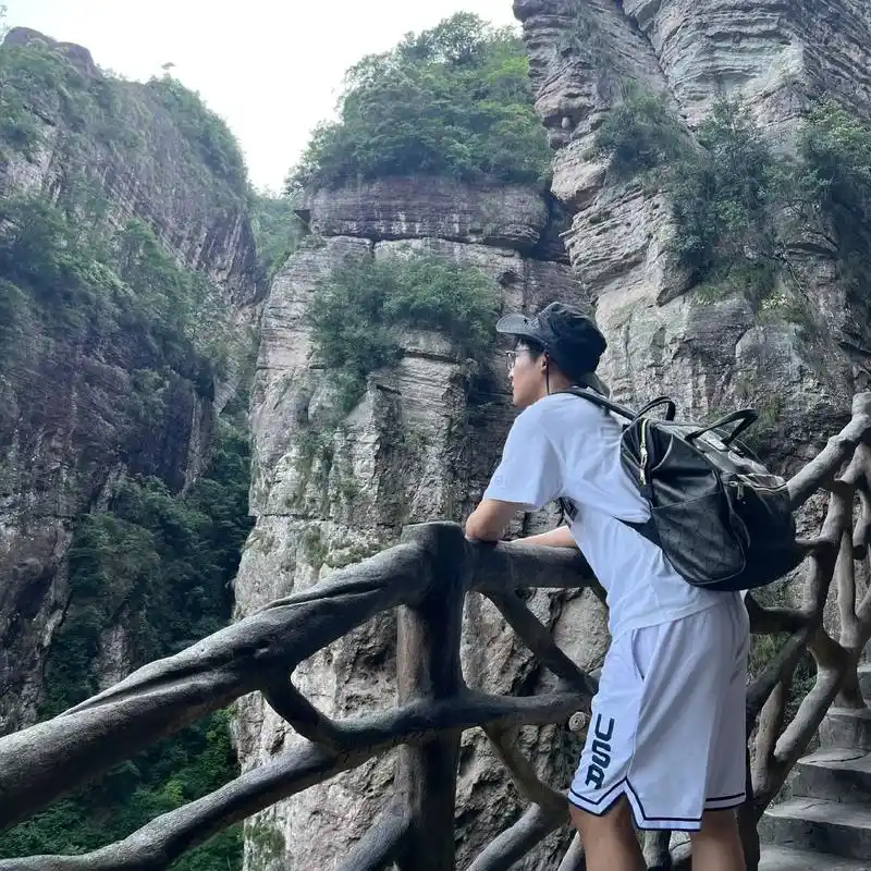 断肠崖上,绝情谷底取景地——雁荡山.