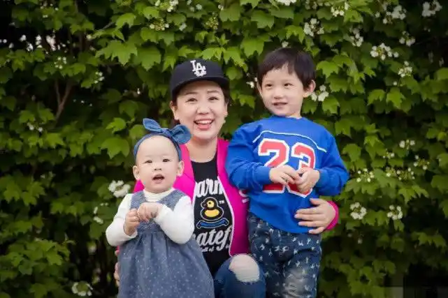 两人给儿子取的名字叫姬关枪,女儿叫姬关花,这么逗逼好记又独特的名字