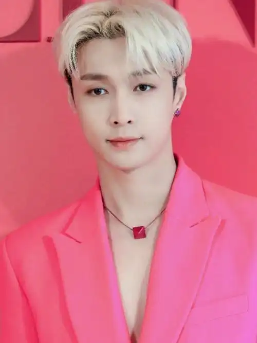 valentino代言人张艺兴