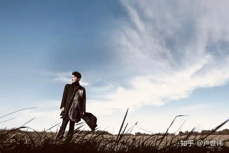 张信哲以创作营的方式推出的新歌慢慢走代表着华语乐坛怎样的一种趋势