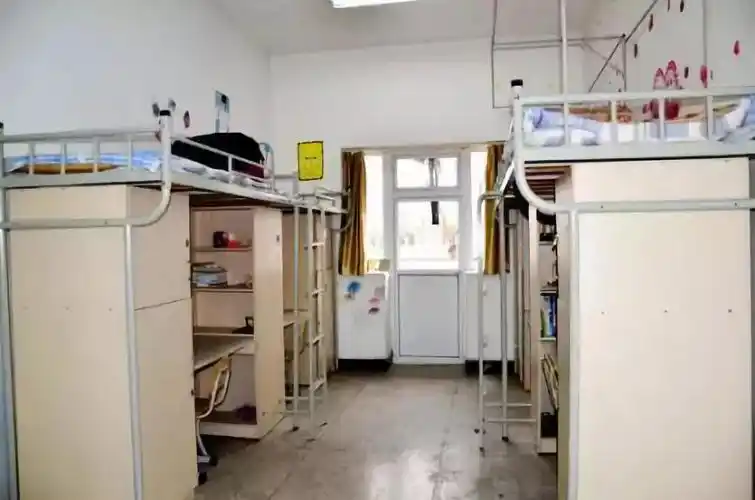 宿迁学院宿舍宿迁学院食堂目前,图书馆正在进一步加强资源建设,队伍