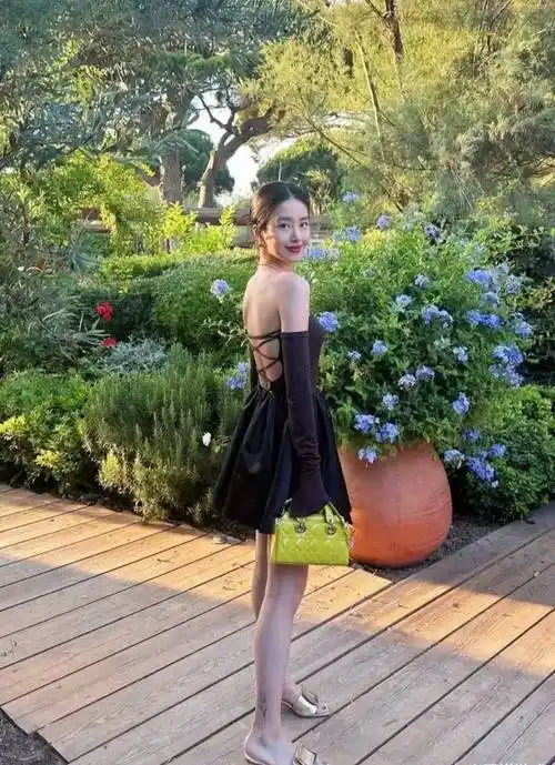 看了杨采钰泳装照,才知道陈金飞品味有多高!