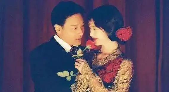 实际上,除了庹宗华之外,吴倩莲还曾有过一位初恋男友.