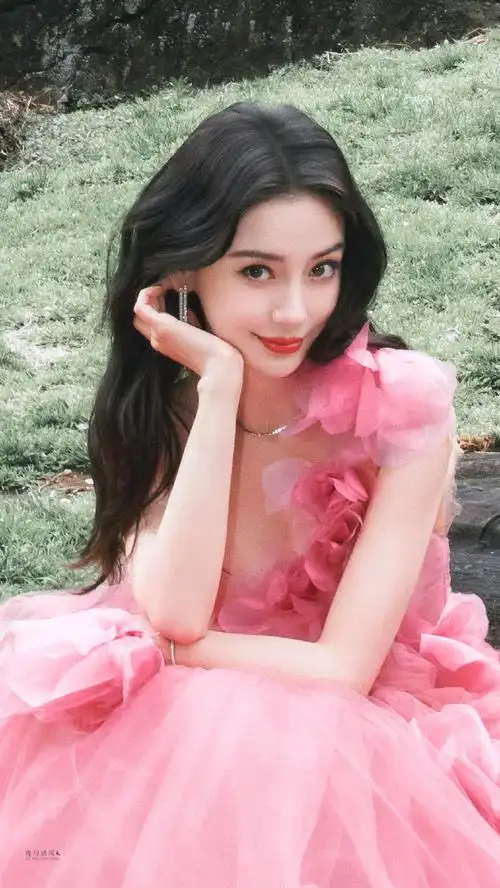 angelababy粉色花朵纱裙