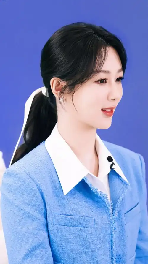 杨紫蓝色小香风套装