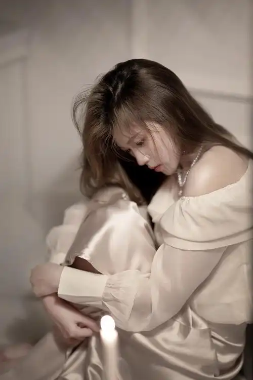 室内人像 | 情绪写真|摄影|人像摄影|乱按快门的牛肉面 - 原创作品