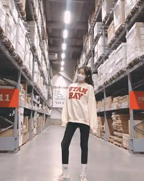 当年在剧中饰演小李慧珍的演员曲芷含也已经长大成人了,15岁的她亭亭