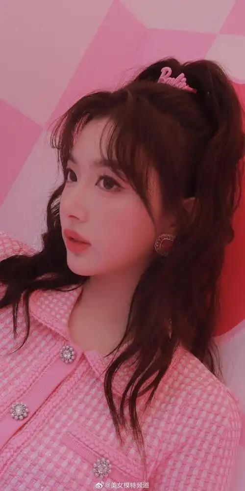 孔雪儿粉色芭比少女写真