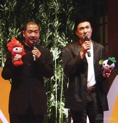 肖荣生慈善晚宴献爱心 与张国立一唱一和忙拍卖