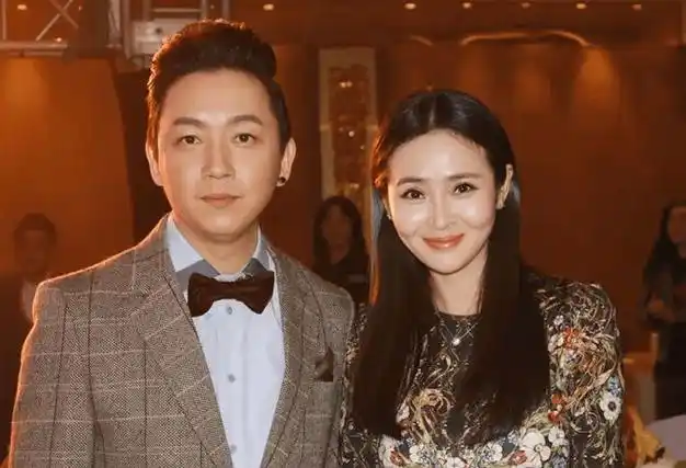 于明加从不做饭不洗碗结婚13年生两女如今被丈夫宠成宝