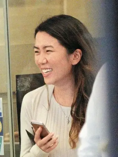 自从获黎明宠幸后,阿wing的微博则转为帮黎明大力宣传,仲经常老板前