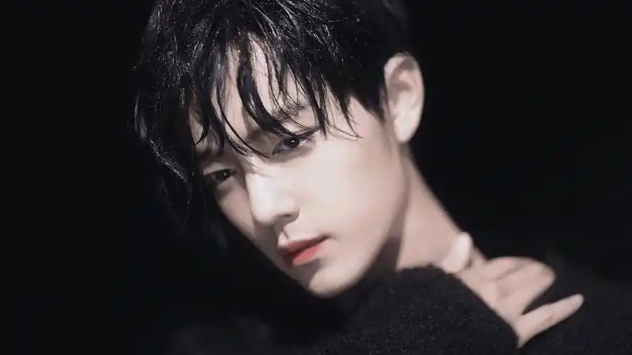 肖战有哪些好看的高清无水印图片(可以当壁纸的那种)? - 知乎