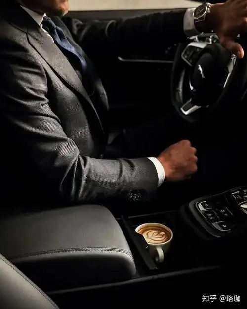 怎样把西装穿出西装暴徒的味道