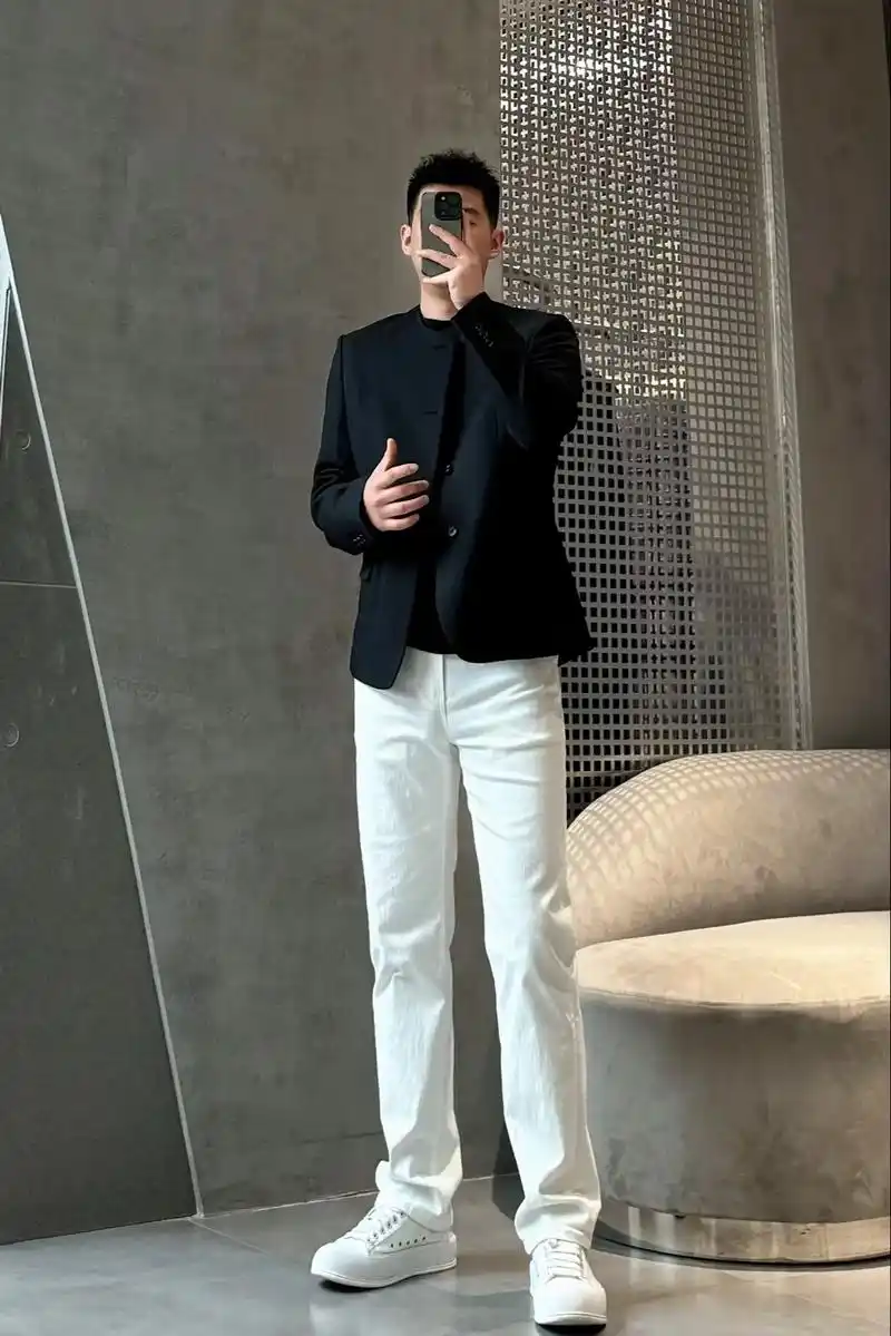 男士春夏季百搭休闲白色牛仔裤.