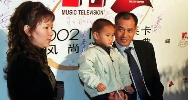 李宁妻子陈永妍婚后六年无子见证了丈夫的眼泪44岁冒险生女