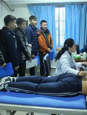 西南2016年度空军招飞 成都学生全裸上阵