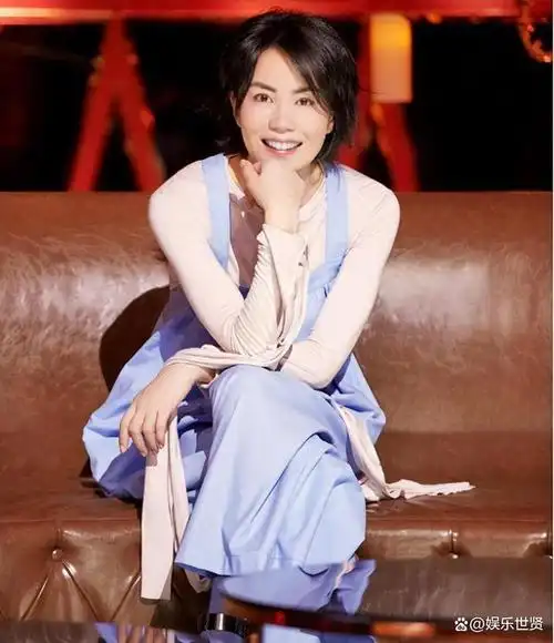 王菲母女同框菲姐颈纹暴露年龄李嫣身高显超母亲模样变化大