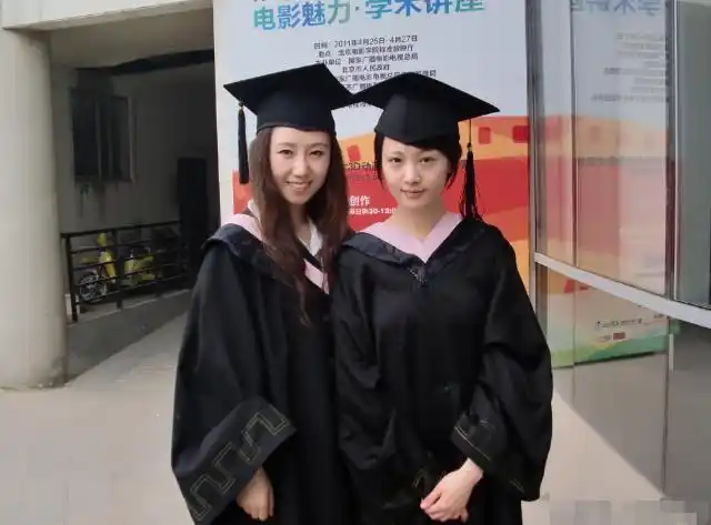 郑爽重返母校合影自拍心情忐忑,曾"后悔"上北电