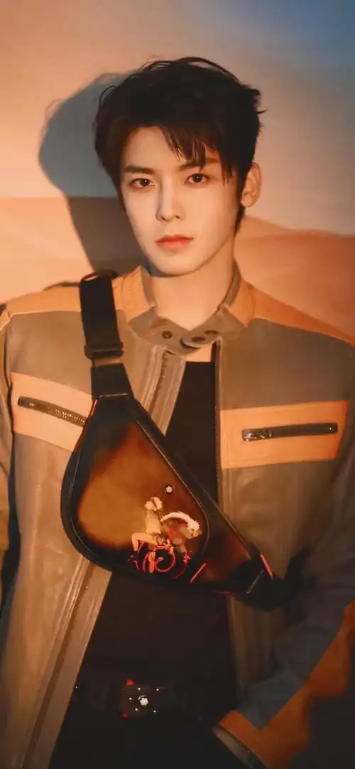 明星系列壁纸～侯明昊