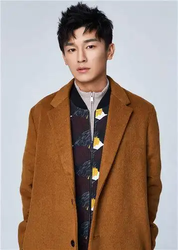 杨旭文曝早春写真 憨苏靖哥哥也有冷峻魅力