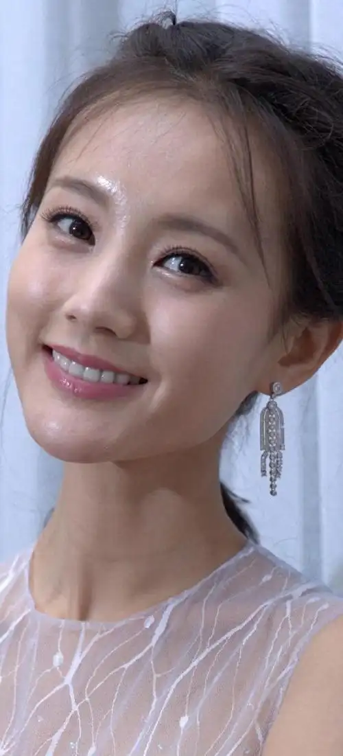 李一桐素颜怼脸,唇纹都看得清楚,真正的美是连唇膏都不要的|娱乐圈|女