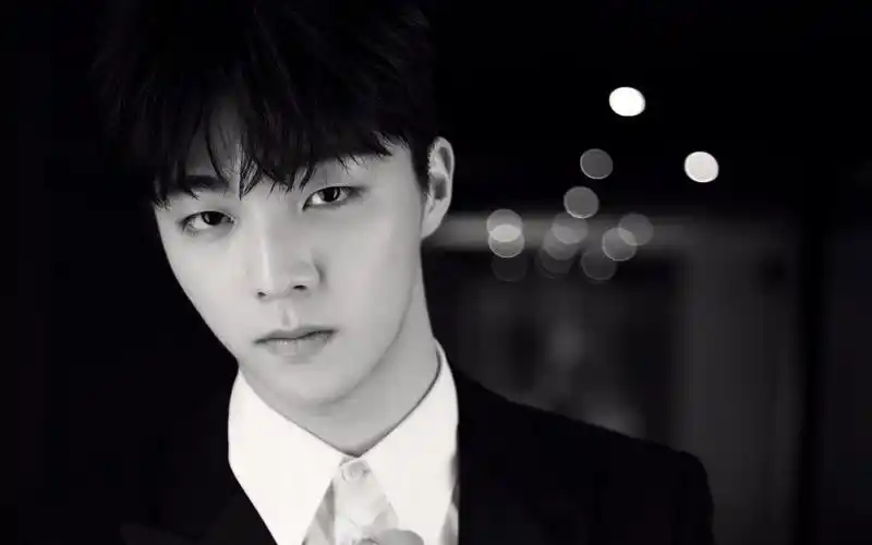 1陈立农帅气黑白写真,高清图片,壁纸-桌面城市