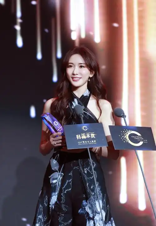 > 林志玲性感优雅活动写真图片(6/8)