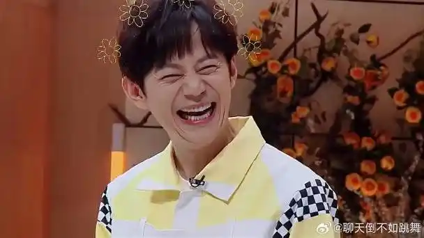 全员陆续发朋友圈,何炅评论杨迪:"已报警",笑不活了