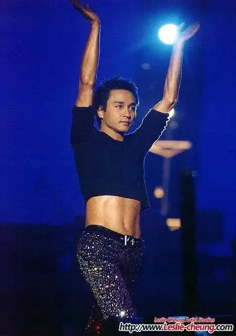 各类腹肌[笑而不语][鲜花][心] 哥哥,早唞. 来自夹心贝果呀 - 微博