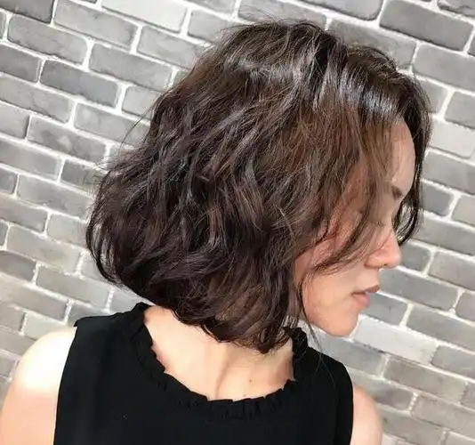 脸大适合剪的短发6:水波纹鲍伯短发呈现出古典优雅的气质