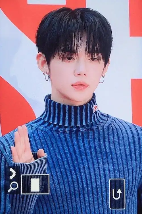 崔然竣黑发饭拍