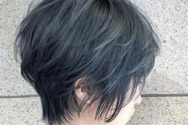 蓝灰色头发怎么染蓝灰色掉色后是什么颜色