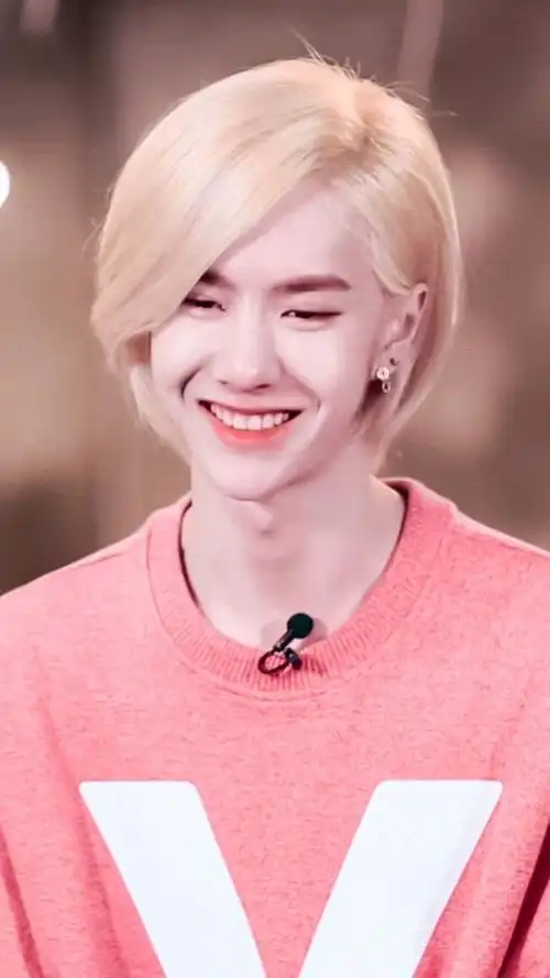 王一博#王一博这甜甜的歪头笑真的一直没有变过呀真的太乖啦