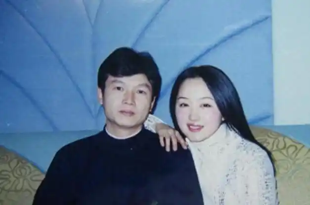 杨钰莹前任赖文峰现状娶年龄差23岁小娇妻素颜照片赢过杨钰莹